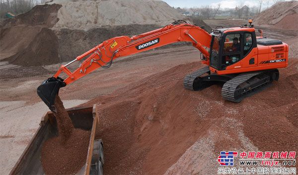 鬥山INTERMAT2012上推出DX180LC-3挖掘機