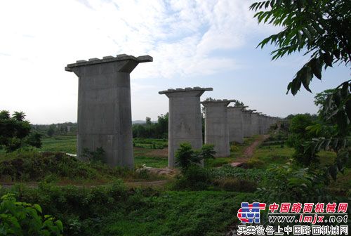 大土湾隧道连接的花滩河特大大桥