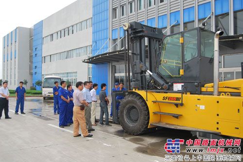 上港集团金茂海经理一行到访山推