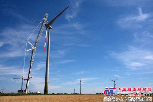 特雷克斯AC1000起重機承擔風力發電機組安裝項目