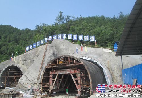 貴州沿德高速公路三標加緊施工