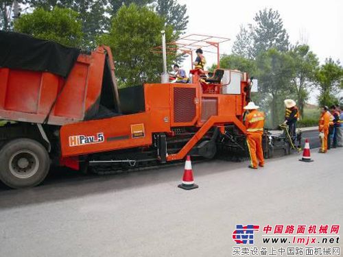 道路新建工程的利器——英達Hipav熱再生設備