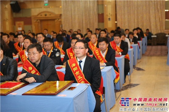 海阳市庆祝五一国际劳动节表彰大会召开