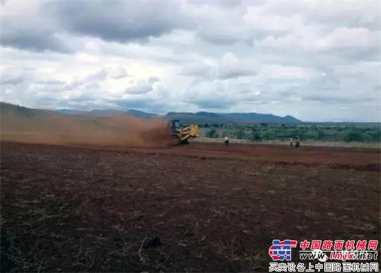 山推助力肯尼亚蒙内铁路建成通车