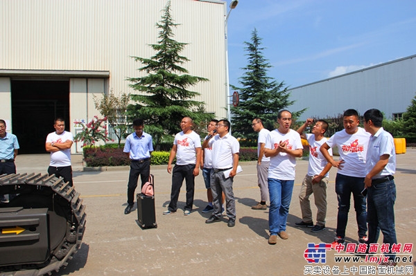 与“沃”同行 青岛啤酒节雷沃工业游绽放夏日激情