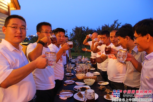 与“沃”同行 青岛啤酒节雷沃工业游绽放夏日激情