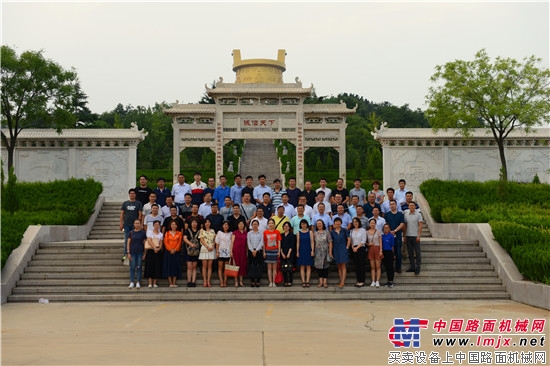 参加2017上海三菱电梯青岛区技术营销会议的代表体验方圆工业旅游