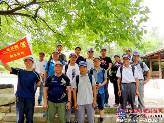 圆友重工组织骨干员工赴青岛一日游