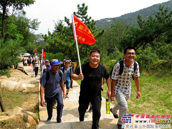 圆友重工组织骨干员工赴青岛一日游