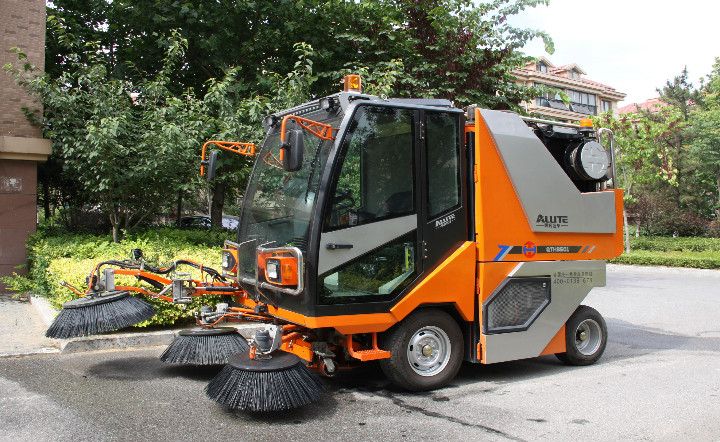 同輝汽車QTH8501多功能掃路機高清圖 - 外觀