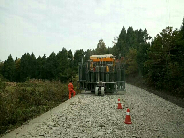 佳木斯 出租出售 山東多錘頭破碎機,水泥路麵破碎機