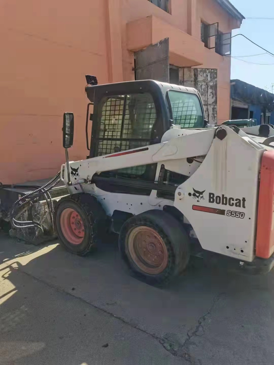 原裝進口山貓s550滑移裝載機，四驅小鏟車，清掃機，多功能車。進口的品質，優惠的價格